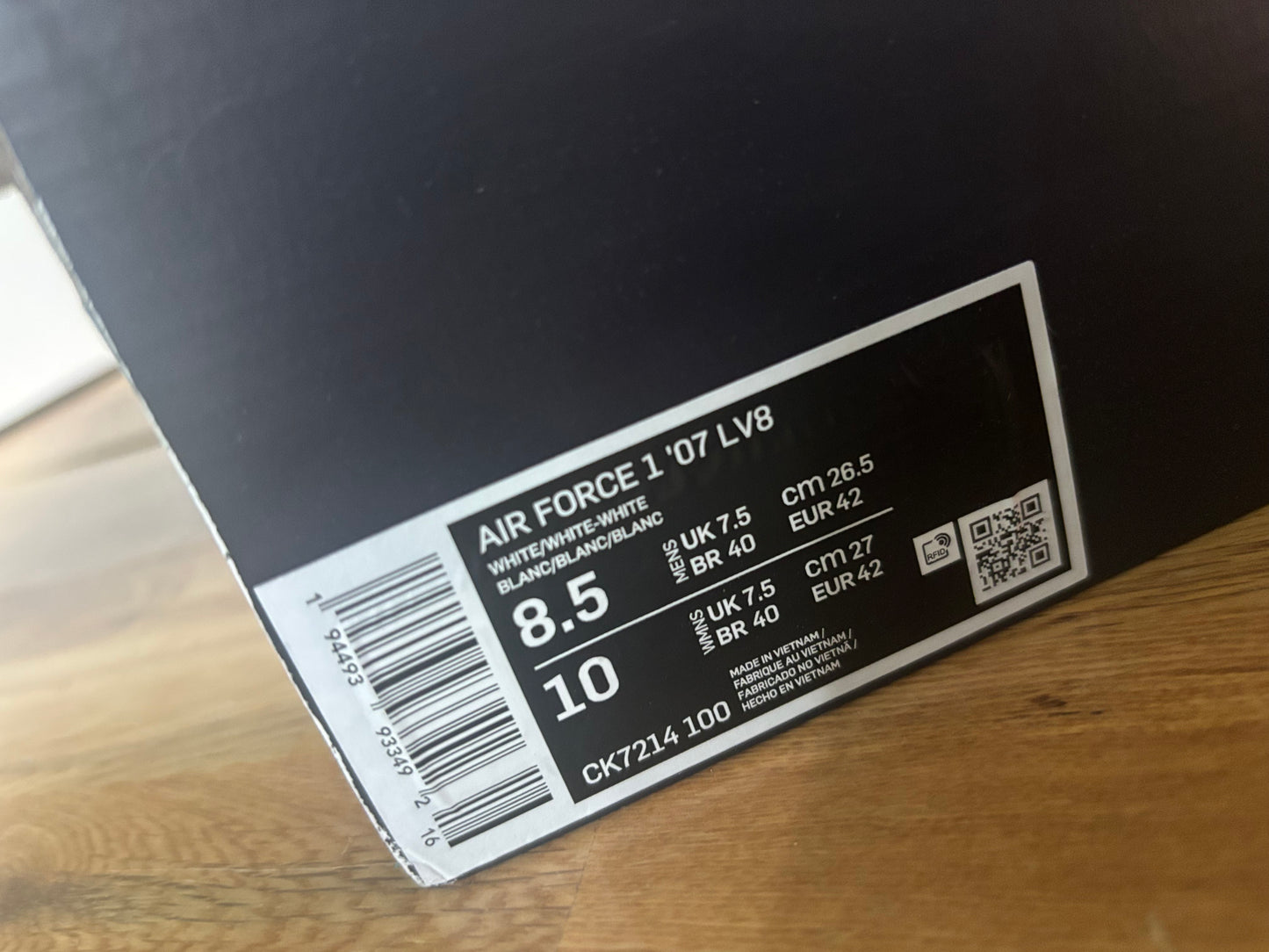 Rare Nike Air Force 1 '07 LV8' misplaced swoosh size uk 7.5