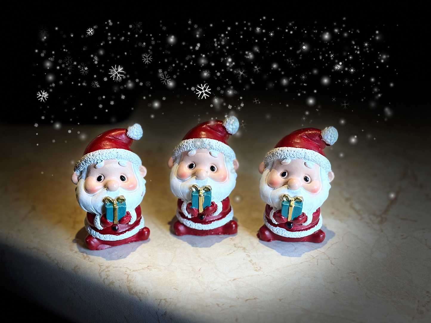 Mini Santa gift figure